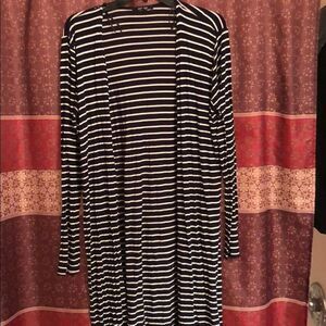 Women’s Striped Schall black white